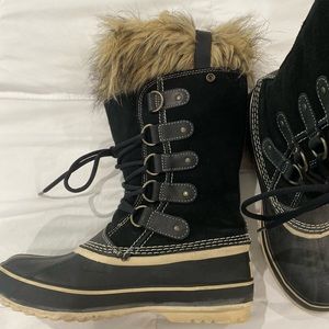 Sorel Joan of Arctic boots 🥾